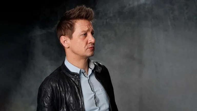 knives out 3 jeremy renner