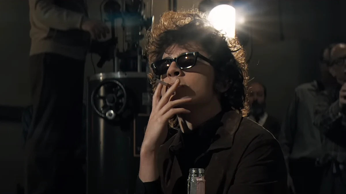 A Complete Unknown: Timothée Chalamet llega al Village en la biopic de Bob Dylan