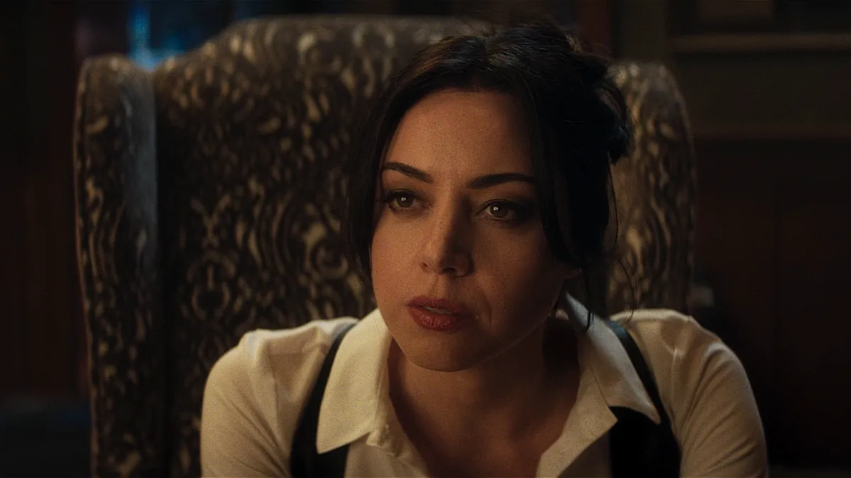 agatha personaje de aubrey plaza